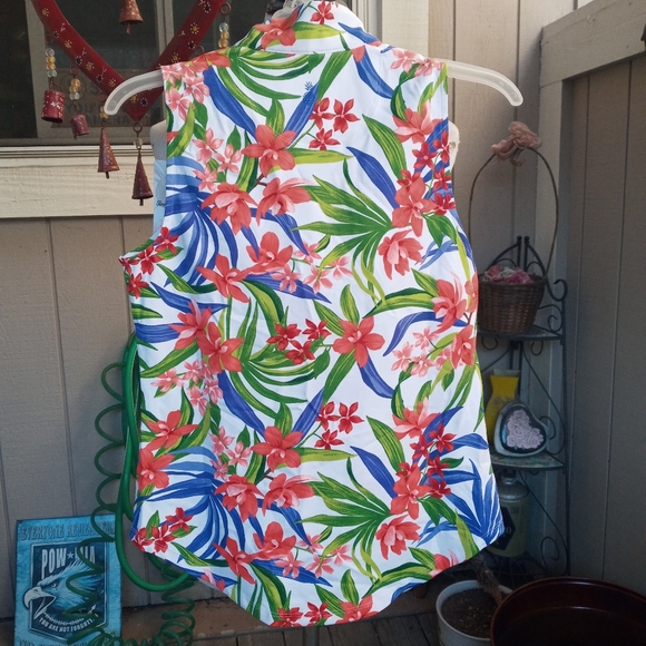 Top - Picture 2 of 2